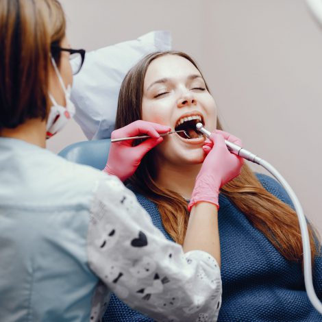 Odontología conservadora en Clínica Dental Roca Siurana de Vilassar de Mar y Badalona